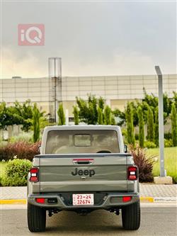 جیپ گلادیەتەر